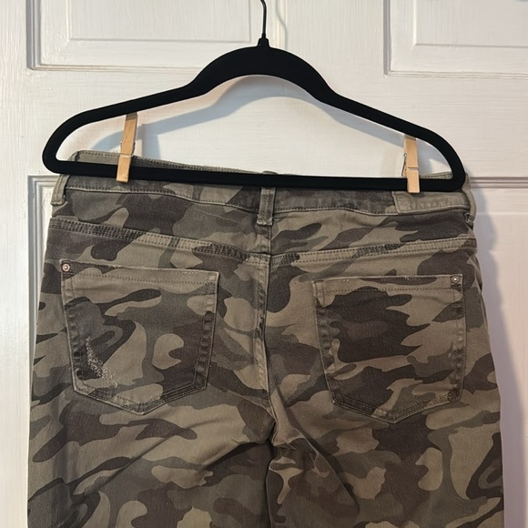 Zara Basic Z1975 Denim Camo Jeans; Raw Hem Size 8 Skinny - Picture 10 of 11